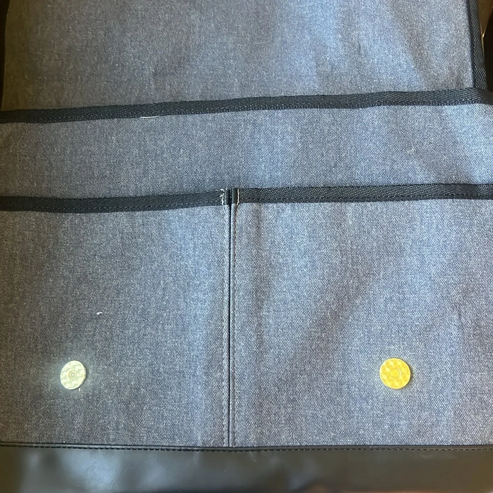 NWT London Fog Charcoal and Black Messenger Bag - Picture 8 of 9